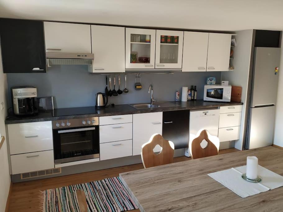 Upcycling Appartement Fischl - Nachhaltig Und Kreativ Wohnen Fuer Gross Und Klein Jenbach Exterior foto